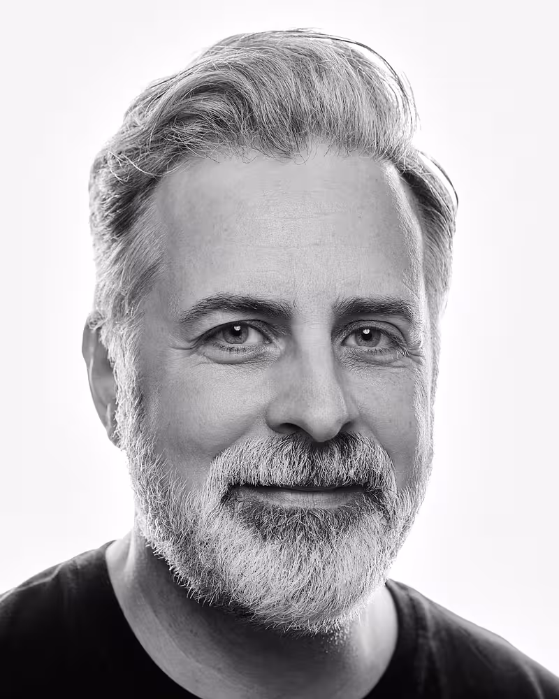 Portrait of David de Léon taken at beyond tellerrand in Düsseldorf 2024 by Norman Posselt