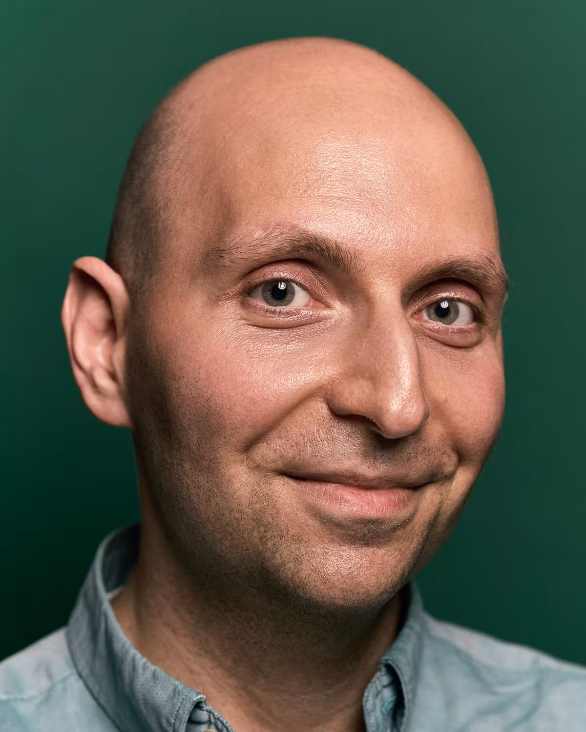 Portrait of Vitaly Friedman taken at beyond tellerrand in Düsseldorf 2025 by Norman Posselt